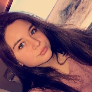 Meet your Posher, Emilee